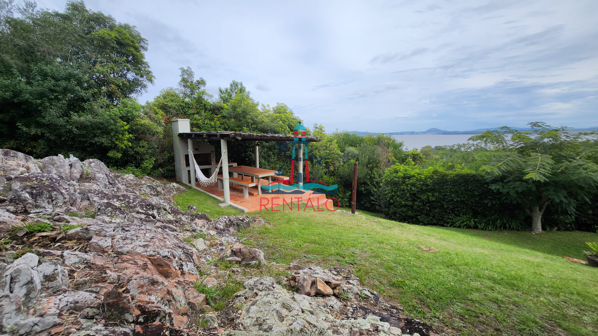Casa ID.198 - Casa en venta 4 dormitorios en Las Cumbres vista a la Laguna del Sauce