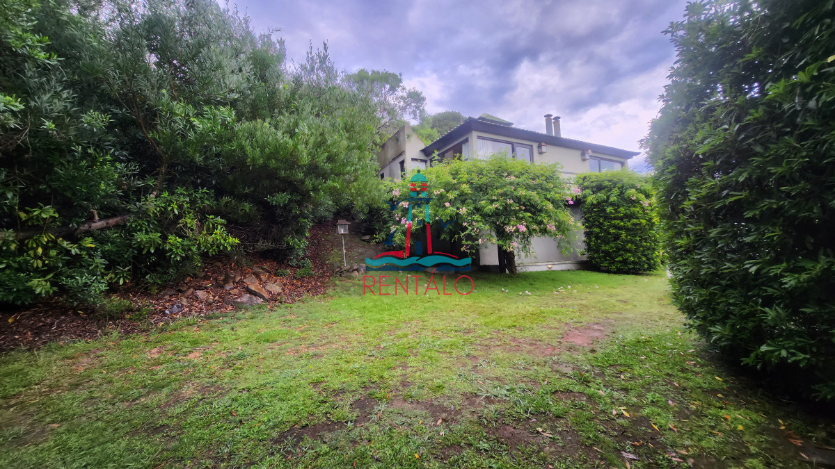 Casa ID.198 - Casa en venta 4 dormitorios en Las Cumbres vista a la Laguna del Sauce