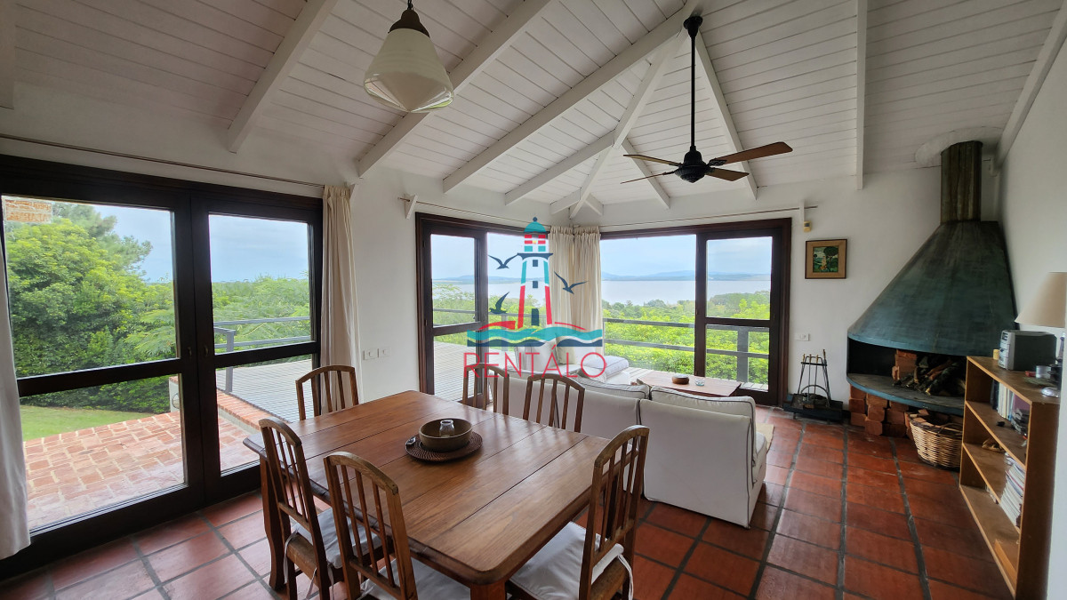 Casa ID.198 - Casa en venta 4 dormitorios en Las Cumbres vista a la Laguna del Sauce