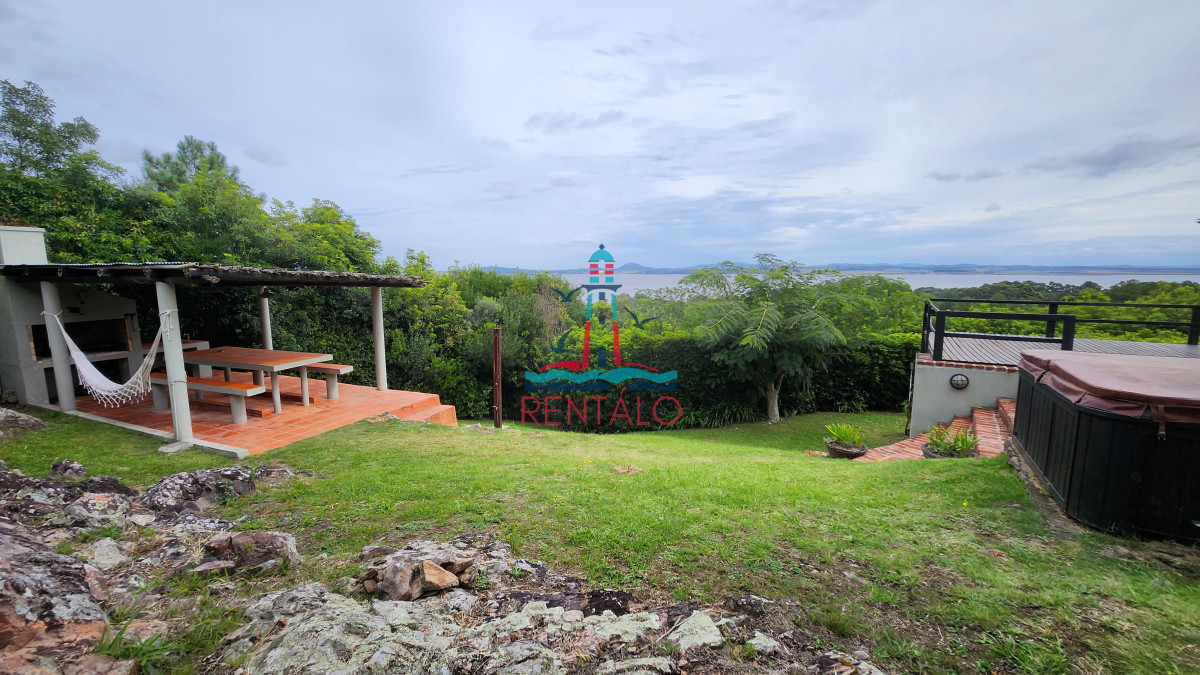 Casa ID.198 - Casa en venta 4 dormitorios en Las Cumbres vista a la Laguna del Sauce