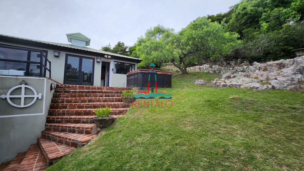 Casa ID.198 - Casa en venta 4 dormitorios en Las Cumbres vista a la Laguna del Sauce