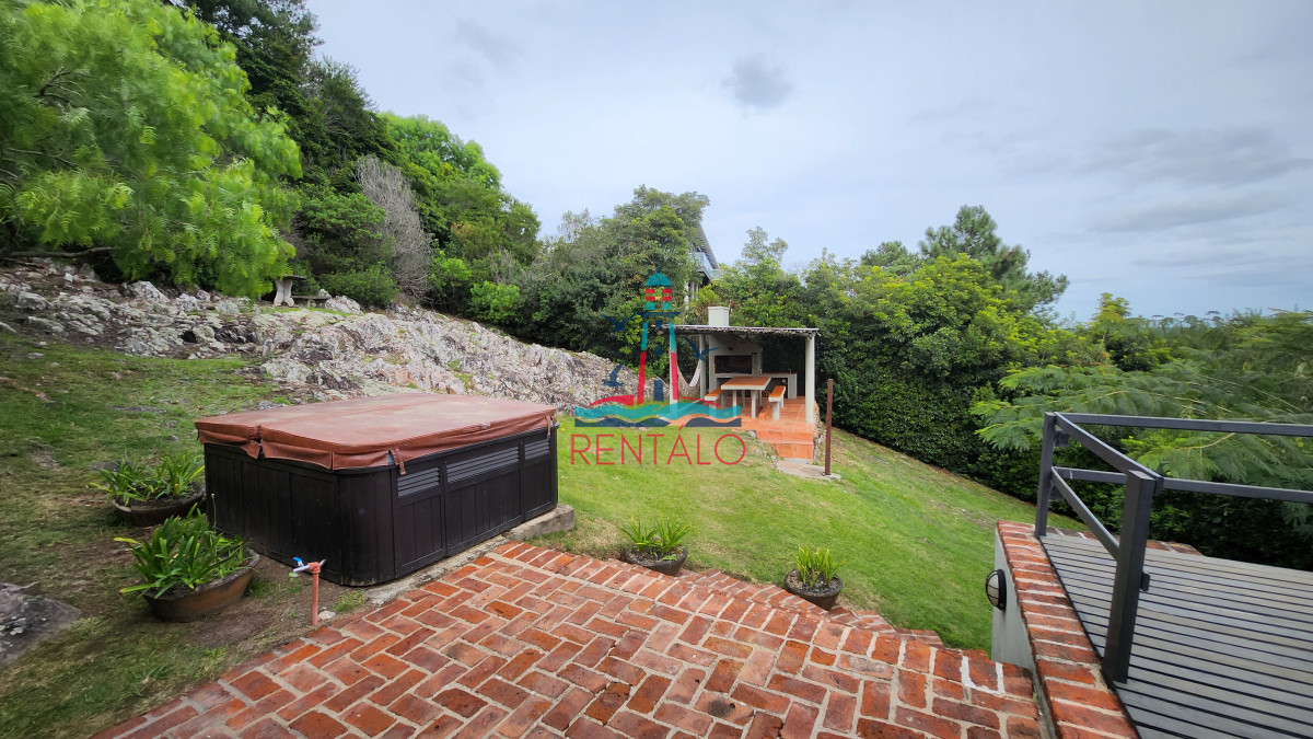 Casa ID.198 - Casa en venta 4 dormitorios en Las Cumbres vista a la Laguna del Sauce