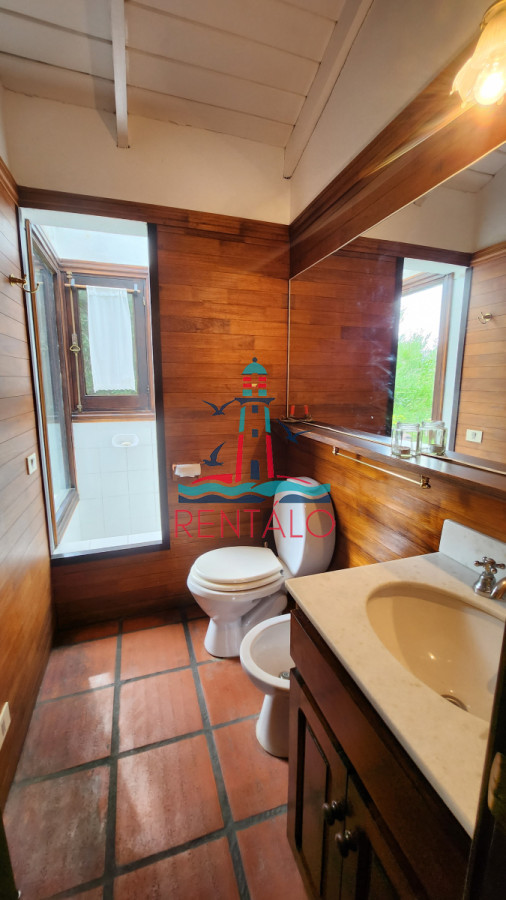 Casa ID.198 - Casa en venta 4 dormitorios en Las Cumbres vista a la Laguna del Sauce