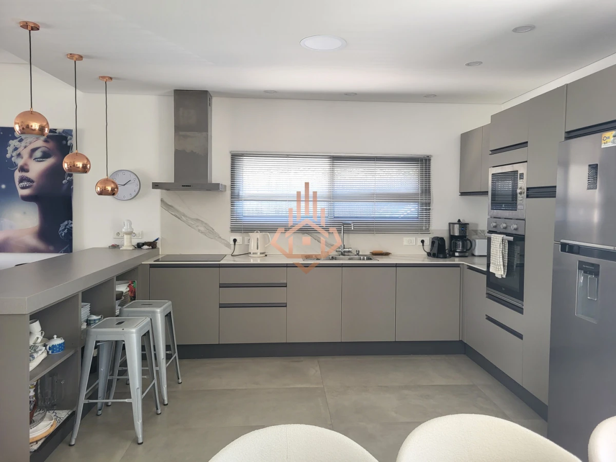 Moderna Casa en San Rafael - 3 Dormitorios y Escritorio