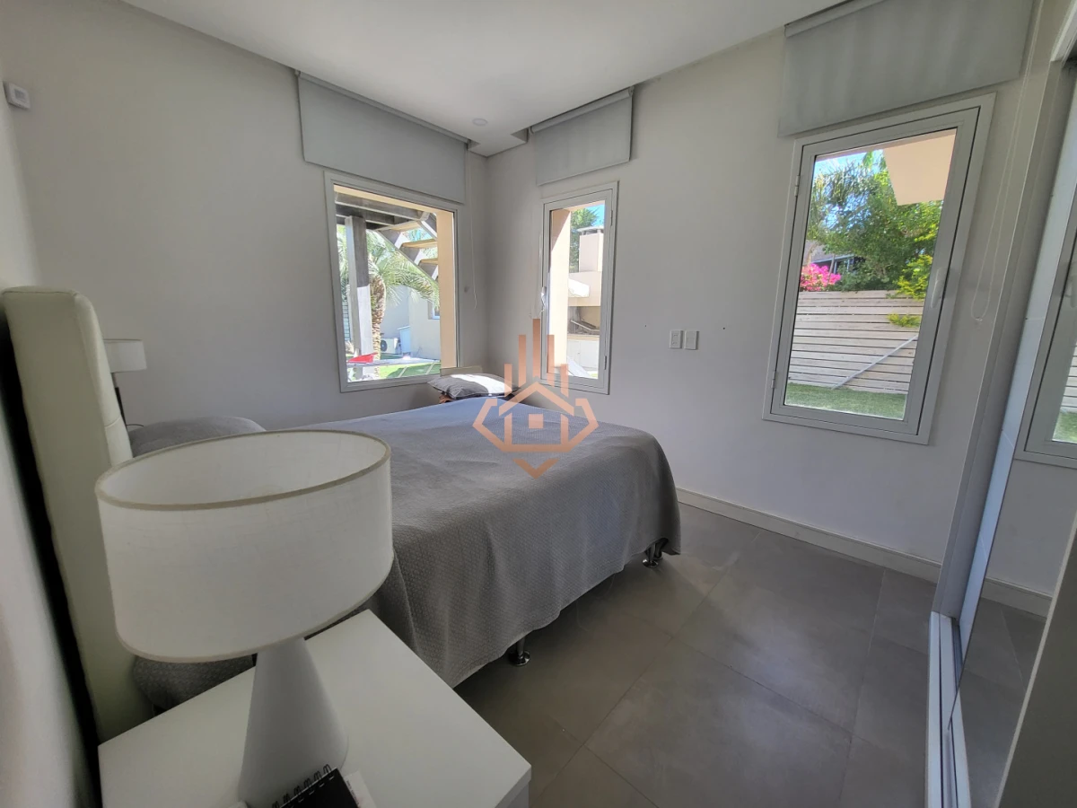 Moderna Casa en San Rafael - 3 Dormitorios y Escritorio