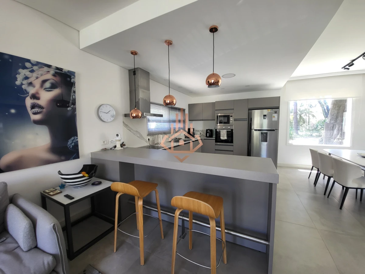 Moderna Casa en San Rafael - 3 Dormitorios y Escritorio