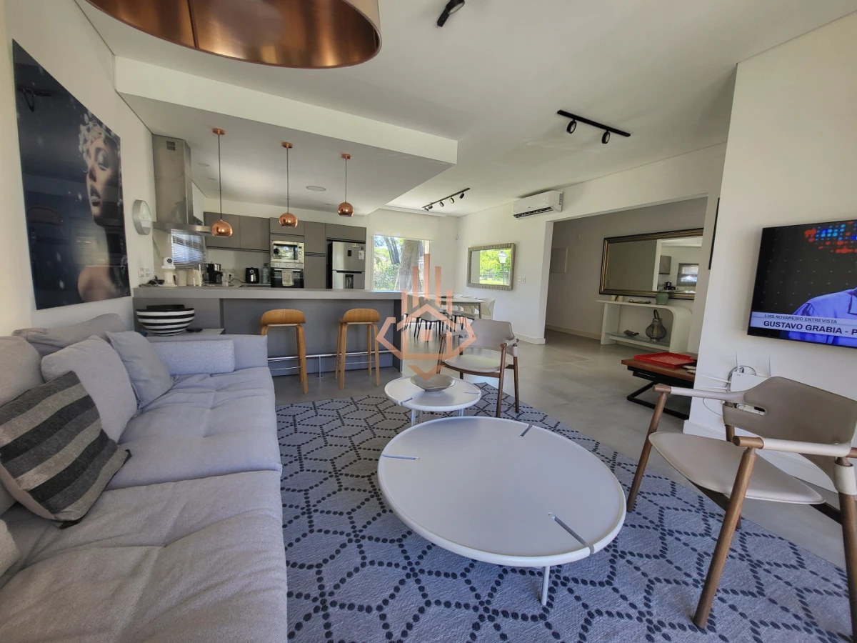 Moderna Casa en San Rafael - 3 Dormitorios y Escritorio