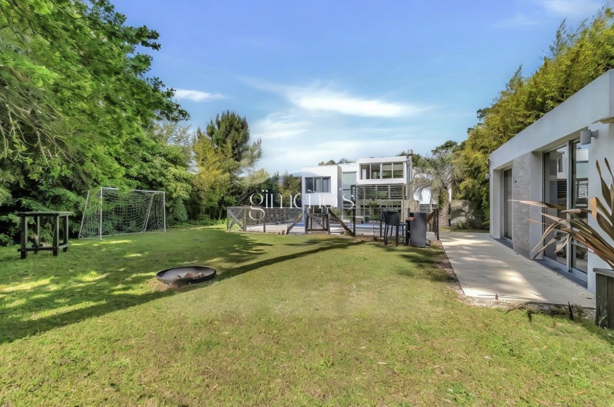 Casa ID.747 - Moderna Casa en Venta Punta del Este - San Rafael 5 Dormitorios 