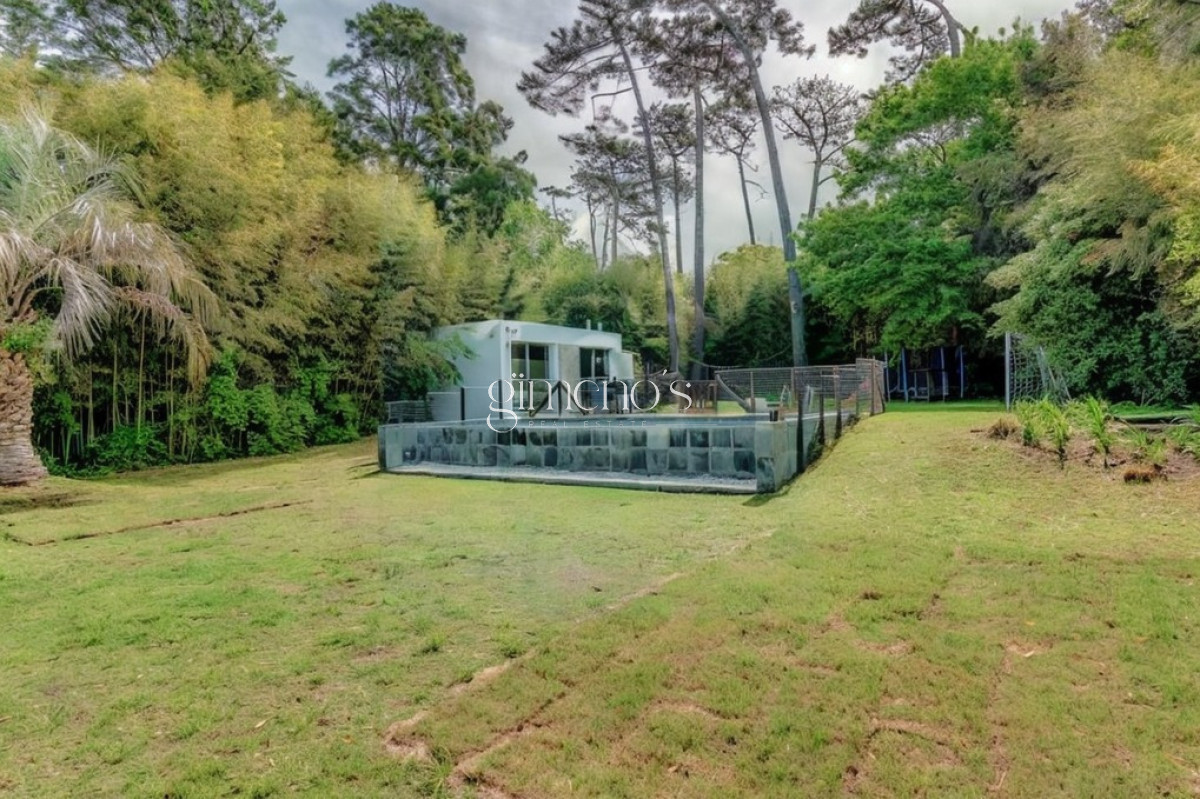 Casa ID.747 - Moderna Casa en Venta Punta del Este - San Rafael 5 Dormitorios 