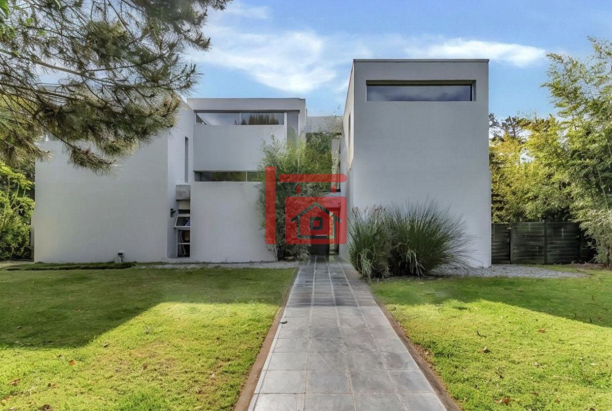 Casa ID.41 - Moderna Casa Punta del Este - San Rafael 5 Dormitorios 5 Baños Muebles Garaje