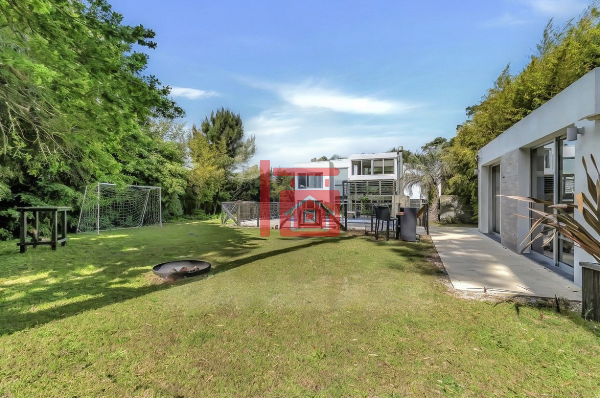 Casa ID.41 - Moderna Casa Punta del Este - San Rafael 5 Dormitorios 5 Baños Muebles Garaje