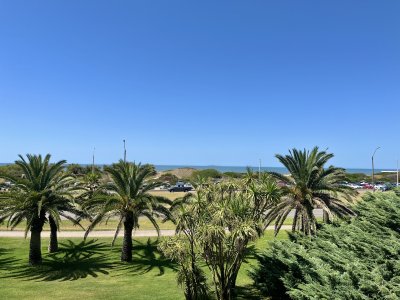 Alquiler apartamento Playa Brava, Punta del este primera linea - 2 dormitorios + servicio