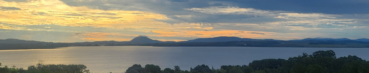 Casa 4 d en Las Cumbres vista a la Laguna del Sauce