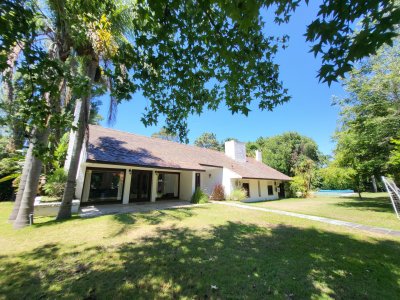 VENTA Casa Punta del Este - El Golf 6 Dormitorios 5 Baños Muebles Garaje