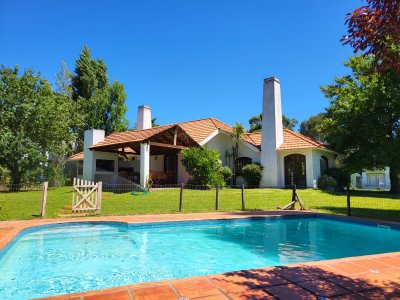 Alquiler espectacular casa en Laguna del Diario, Punta del Este - 4 dormitorios