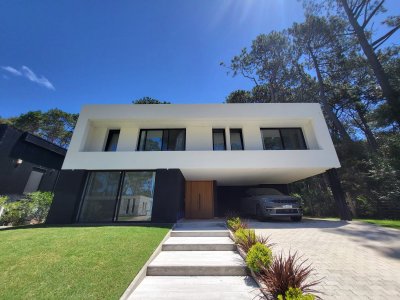 Playa Brava - Casa 4 dormitorios en barrio privado, Rincón del Indio