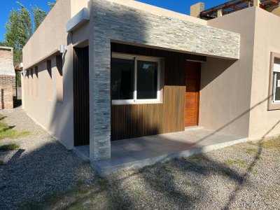 Estrene Casa 2 Dormitorios Laguna Del Diario - Venta