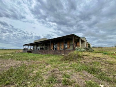 Venta chacra Pueblo Edén 5 has - Moderna casa 2 dormitorios