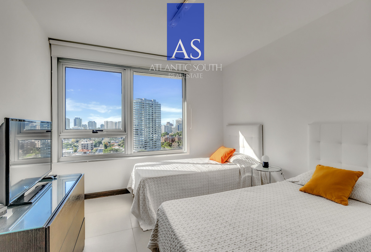 Apartamento ID.4377 - Piso alto torre de primer nivel con vista al mar y servicios Playa Mansa