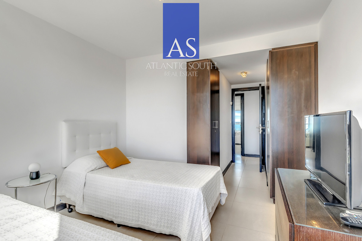 Apartamento ID.4377 - Piso alto torre de primer nivel con vista al mar y servicios Playa Mansa