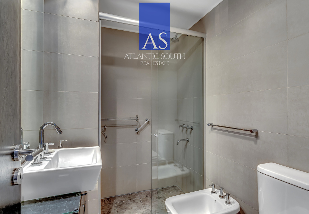 Apartamento ID.4377 - Piso alto torre de primer nivel con vista al mar y servicios Playa Mansa