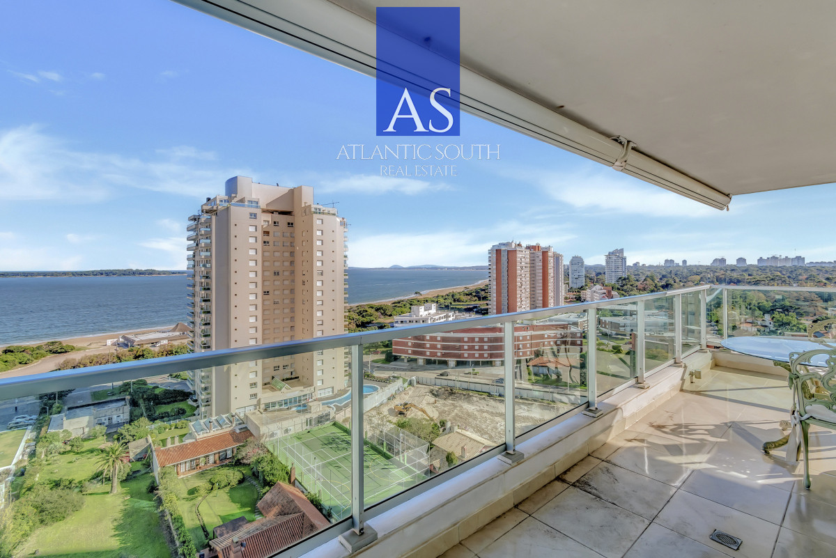 Apartamento ID.4377 - Piso alto torre de primer nivel con vista al mar y servicios Playa Mansa