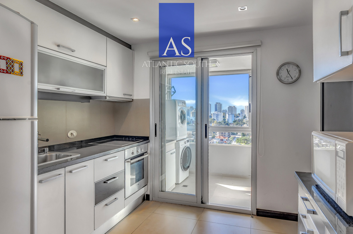 Apartamento ID.4377 - Piso alto torre de primer nivel con vista al mar y servicios Playa Mansa