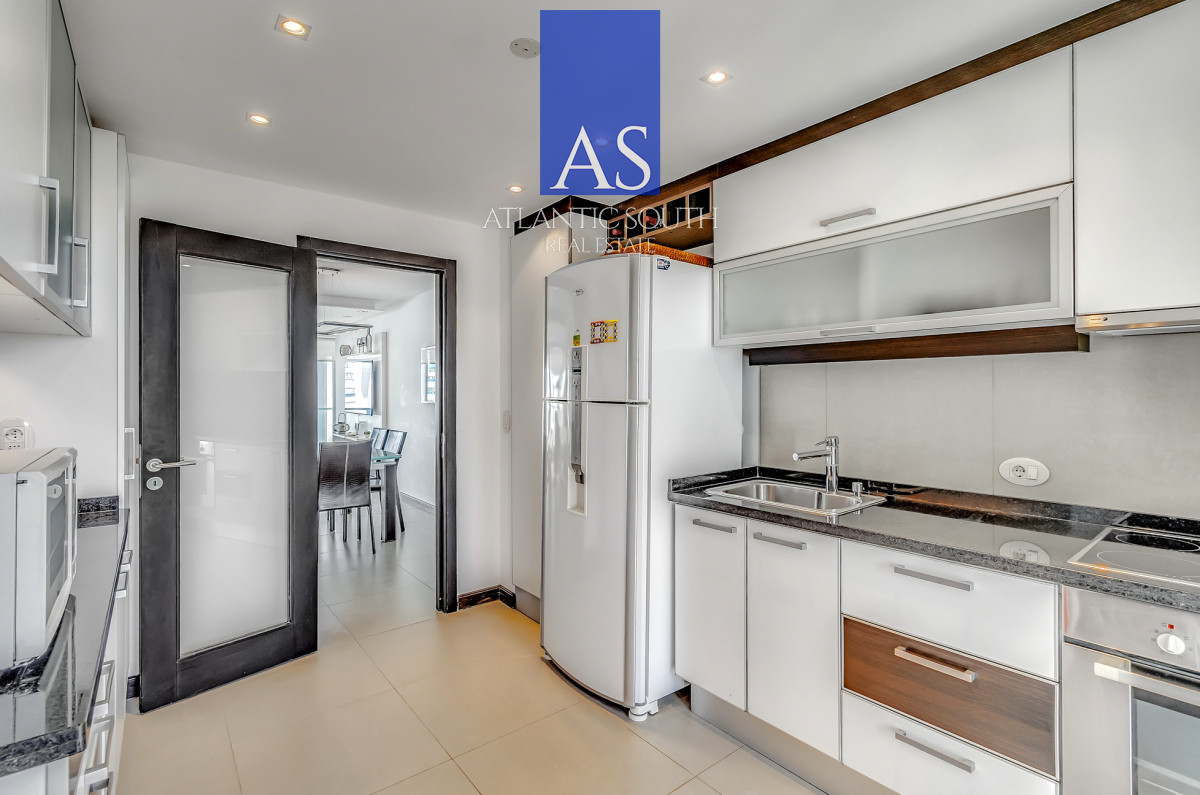 Apartamento ID.4377 - Piso alto torre de primer nivel con vista al mar y servicios Playa Mansa