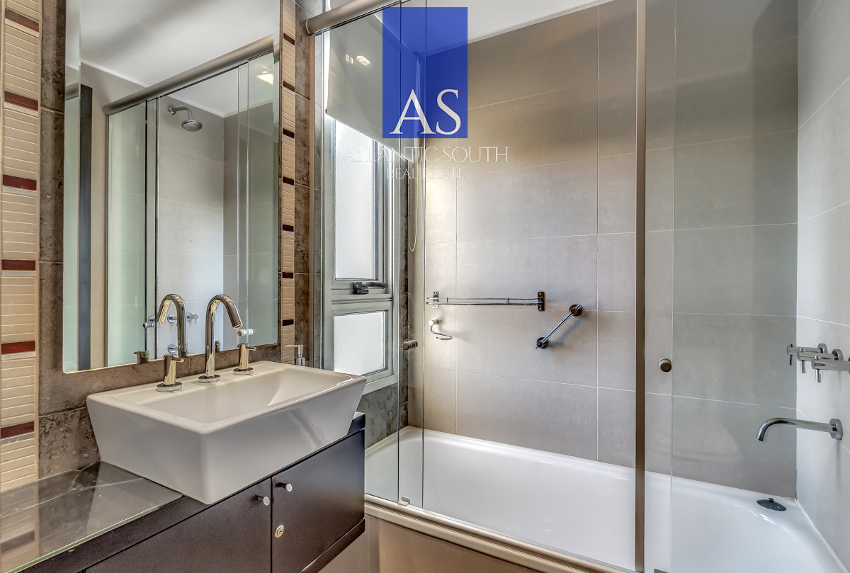 Apartamento ID.4377 - Piso alto torre de primer nivel con vista al mar y servicios Playa Mansa