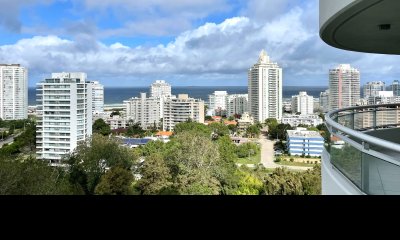 VENTA DE APARTAMENTO DE 3 SUITES EN EDIFICIO OCEAN DRIVE PUNTA DEL ESTE BRAVA