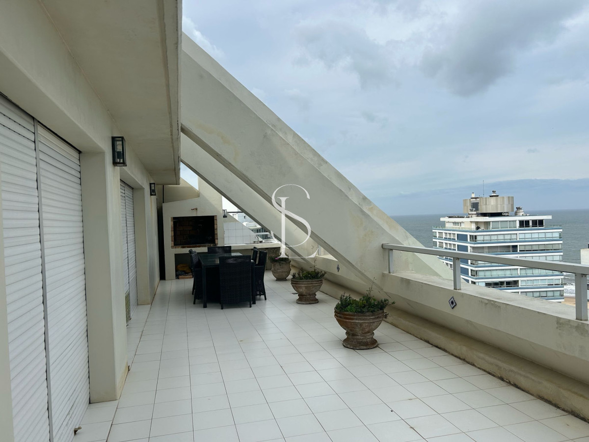 Apartamento ID.63 - Pent House en playa Brava con parrillero propio