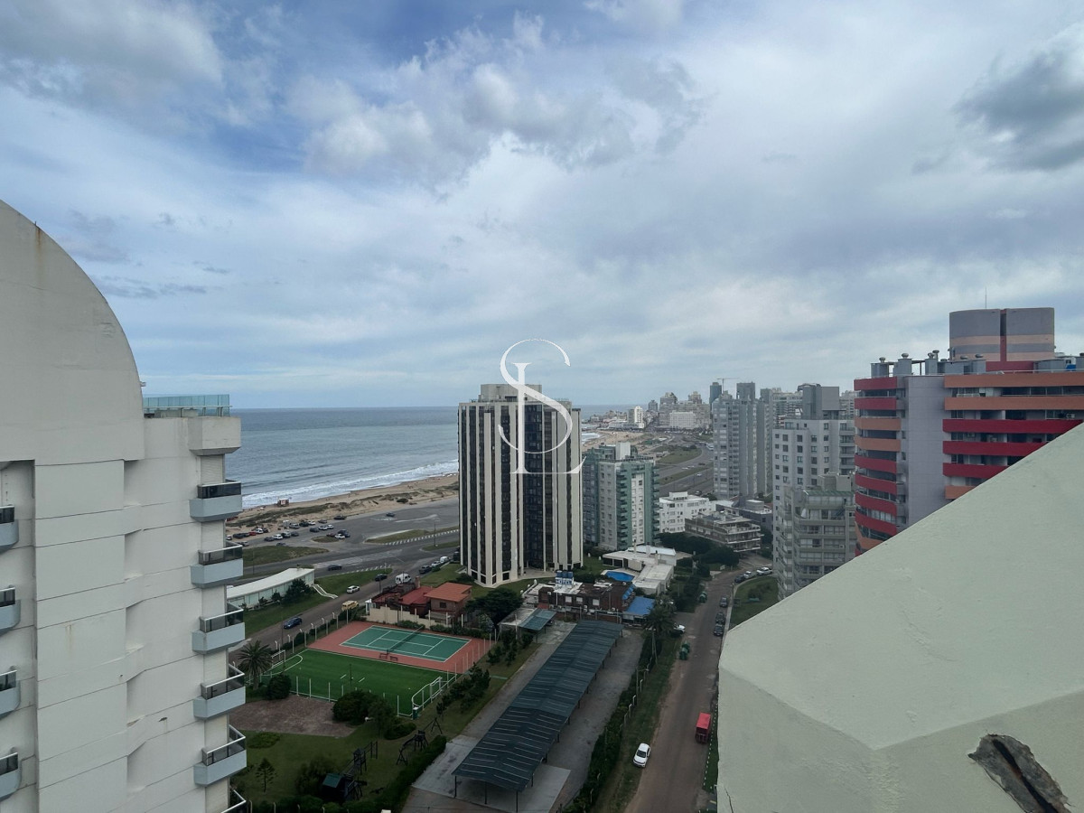 Apartamento ID.63 - Pent House en playa Brava con parrillero propio