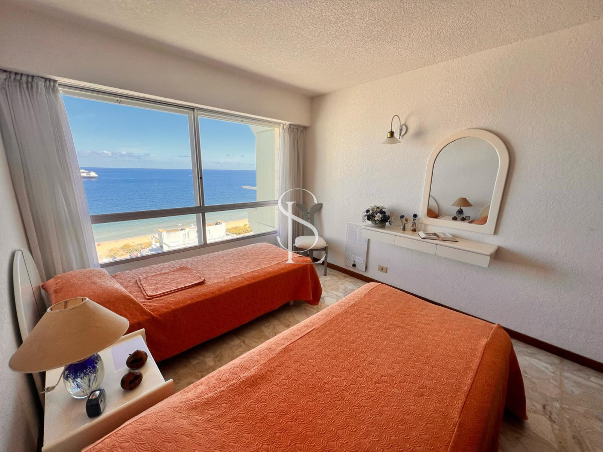 Apartamento ID.76 - Apartamento de 3 Dorm en Playa Mansa con Vista al Mar!