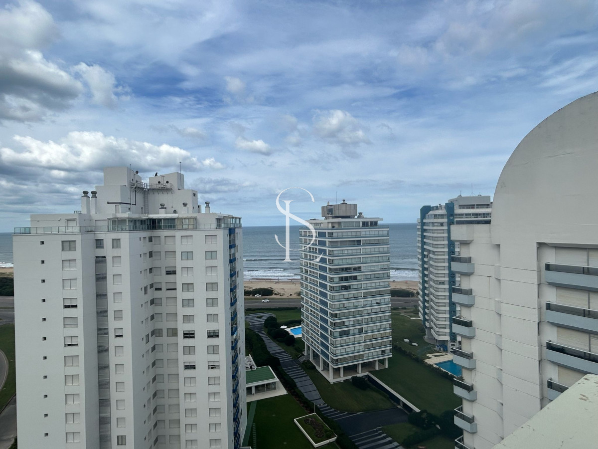 Apartamento ID.63 - Pent House en playa Brava con parrillero propio