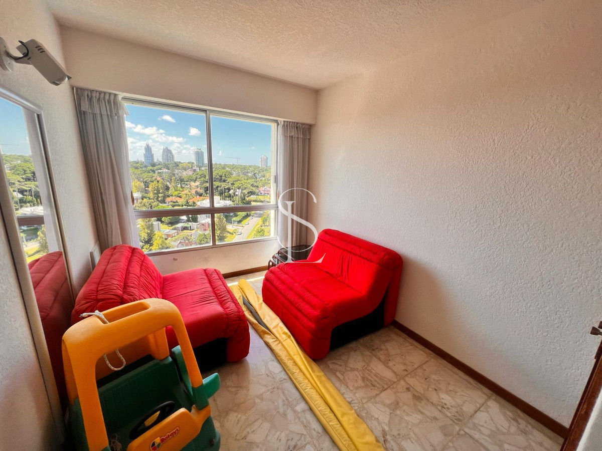 Apartamento ID.76 - Apartamento de 3 Dorm en Playa Mansa con Vista al Mar!