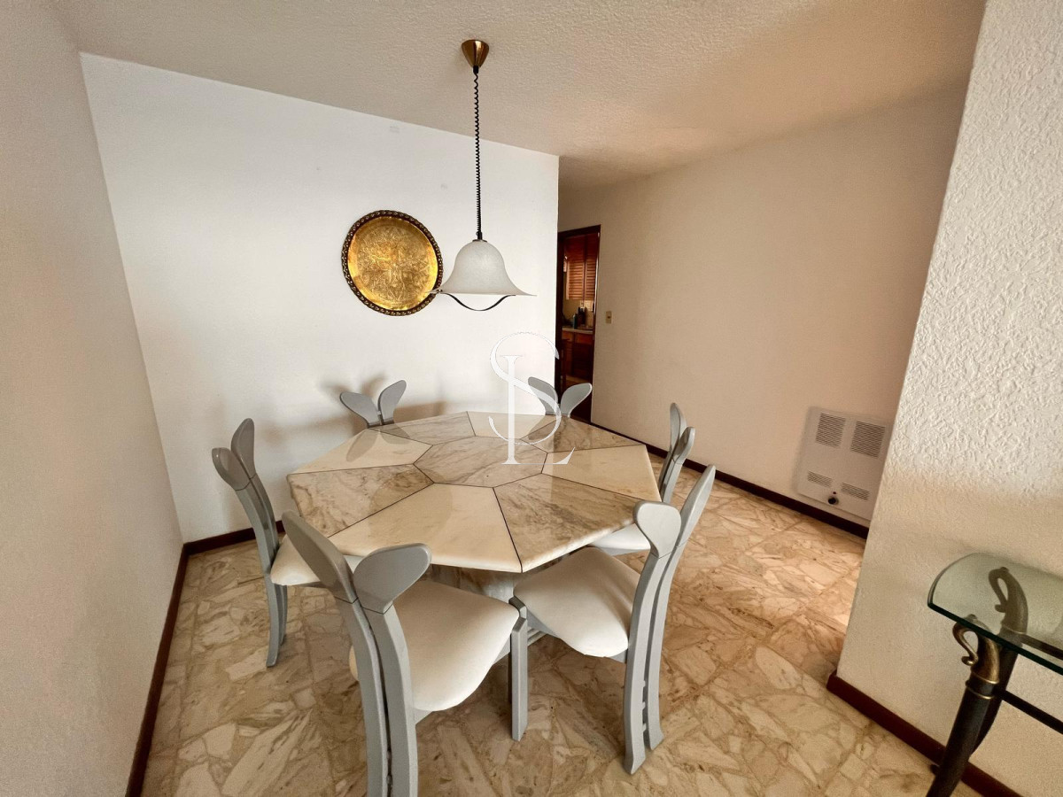 Apartamento ID.76 - Apartamento de 3 Dorm en Playa Mansa con Vista al Mar!