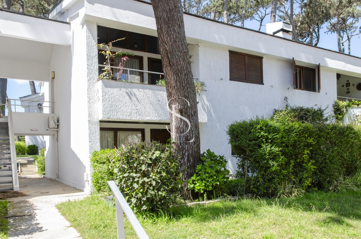 Apartamento ID.150 - Apartamento en venta o alquiler anual tipo casa, 2 dorm con estufa y parrillero en Roosevelt