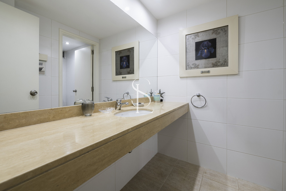 Apartamento ID.180 - Apartamento en venta en edificio Sol y Luna I, playa Brava