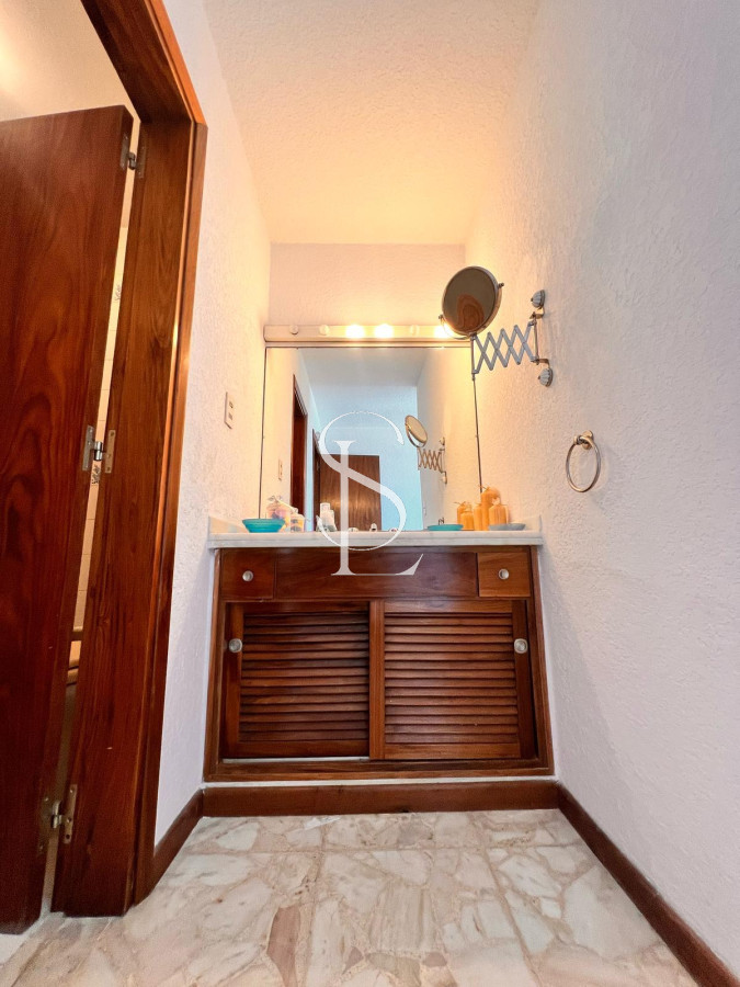 Apartamento ID.76 - Apartamento de 3 Dorm en Playa Mansa con Vista al Mar!
