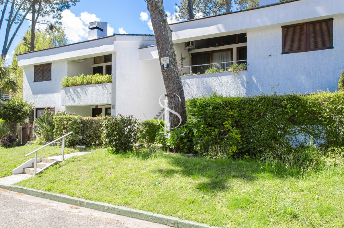 Apartamento ID.150 - Apartamento en venta o alquiler anual tipo casa, 2 dorm con estufa y parrillero en Roosevelt