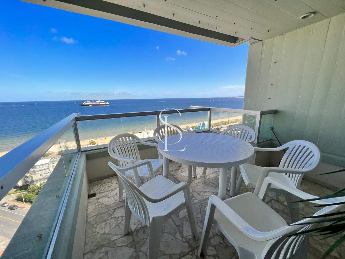 Apartamento ID.76 - Apartamento de 3 Dorm en Playa Mansa con Vista al Mar!