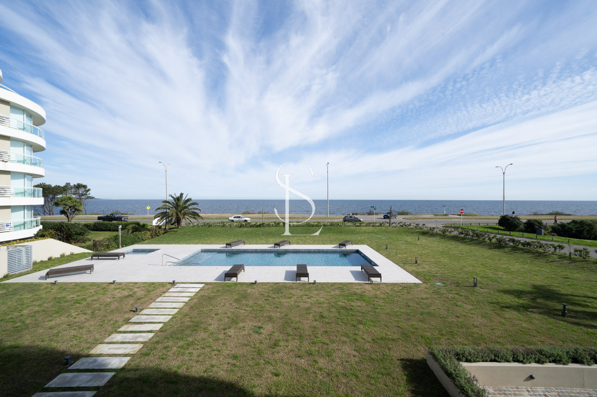 Apartamento ID.66 - Playa Mansa, edificio nuevo