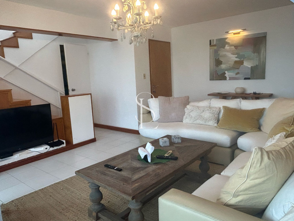Apartamento ID.63 - Pent House en playa Brava con parrillero propio