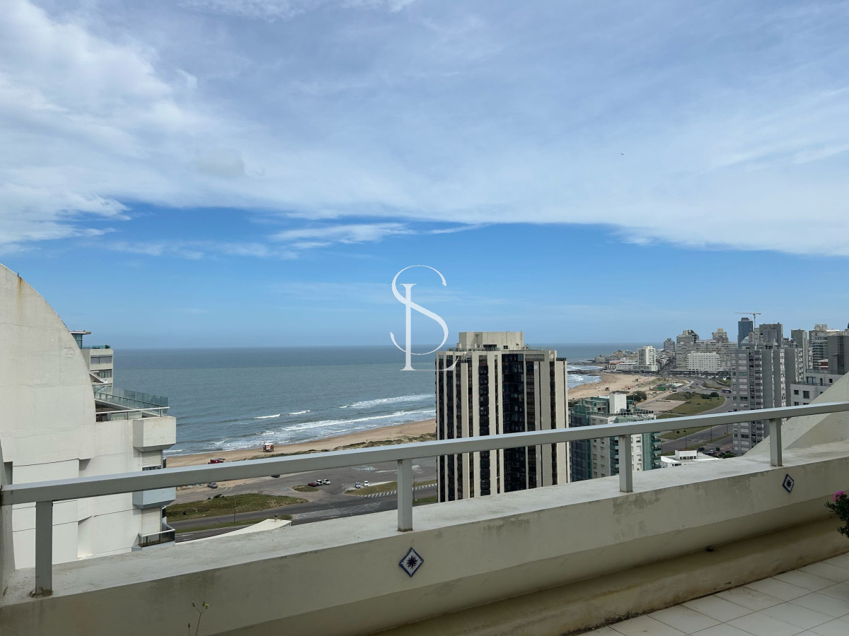 Apartamento ID.63 - Pent House en playa Brava con parrillero propio