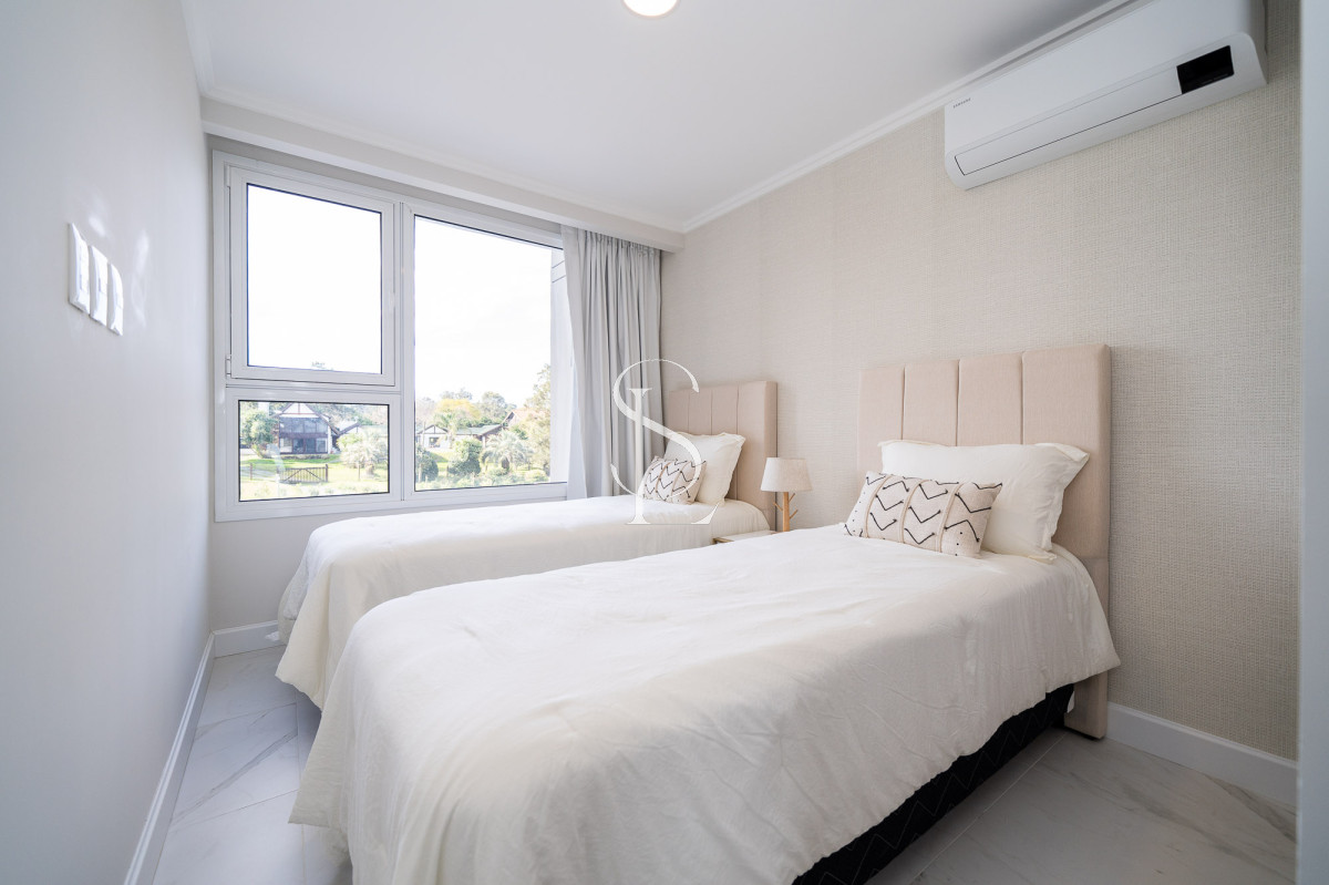 Apartamento ID.66 - Playa Mansa, edificio nuevo