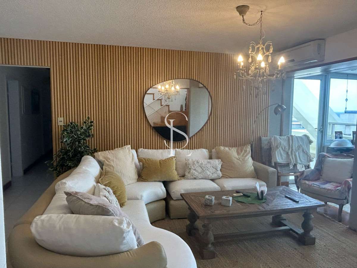 Apartamento ID.63 - Pent House en playa Brava con parrillero propio