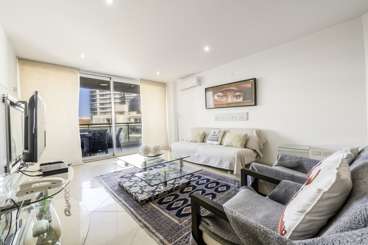 Apartamento en venta en edificio Sol y Luna I, playa Brava