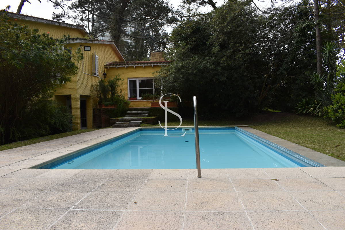 Casa ID.12 - Chalet de época en Playa Mansa