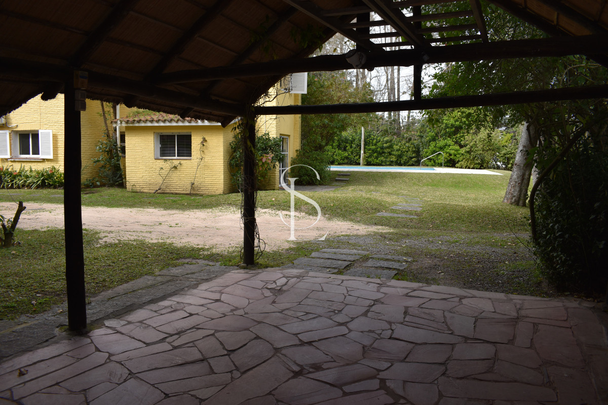 Casa ID.12 - Chalet de época en Playa Mansa