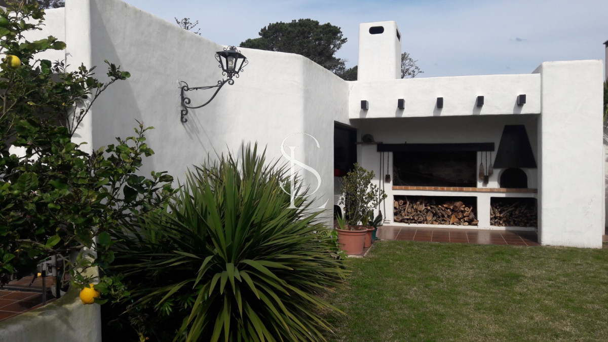 Casa ID.72 - Playa Mansa a 1 cuadra del mar